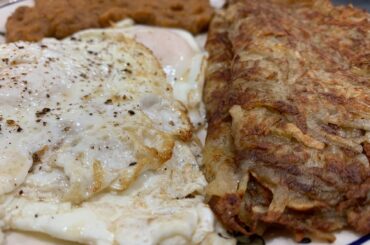 Papa rayada con huevo y frijol