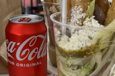 Tacos de pollo con salsa verde !! Les gusta ?