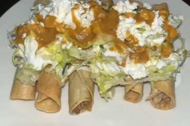 Ricos tacos dorados de pollo