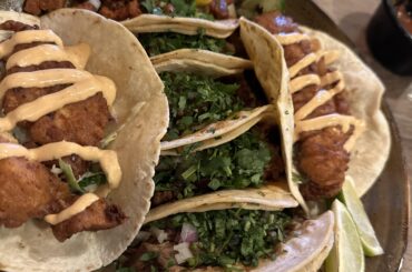 Tacos de pescado, carnitas y al pastor