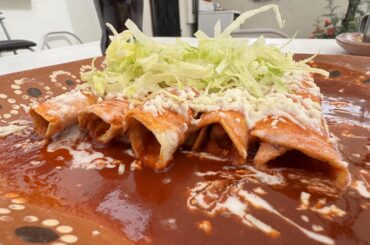 Enchiladas de pollo, that’s it. That’s the post