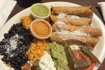 Tacos dorados de pollo