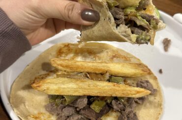 Tacos de bistec con papas y nopal