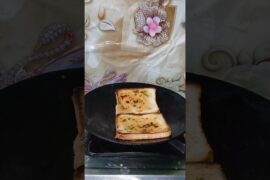 Easy chilli garlic bread 🍞 recipe #Easy snacks 😋 #delicious #food #trending #vidyarecipe #cooking...