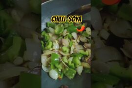 Soya Chili Recipe ❤️🌶️#shorts #recipe #soyabean #soyachilli #soyachunks #cooking #trendingsong