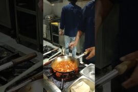 chilli garlic tiger prawns recipe kaise banaya aap log Dekho cooking gulabDelhi block#food#viralsong