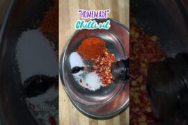 Ab bahar se chilli oil mngvana band 😁🫶🏻 #food #recipe #cooking #trendingshorts #ytshorts
