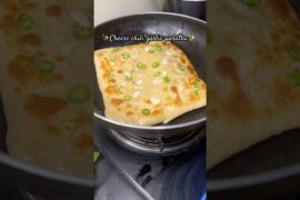 Episode 2 of 7 days 7 yummy parathas try this cheese chili garlic paratha#paratha#cheeseparatha