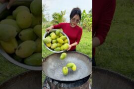 Cooking yummy mango with chili sauce recipe