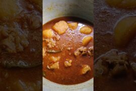 Black Pepper Chicken Aloo Jhol Recipe Spicy Desi Chicken Curry That Everyone Love#blackpepperchicken