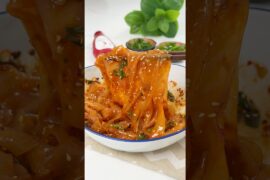 These gochujang chili oil rice paper noodles will change your life 🌶️🍜