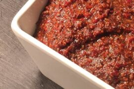 How to make a spicy sauce as thick as this?