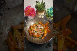 Street Style Honey Chilli Potato #chillipotato #ytshorts #recipes #shalukirasoi750