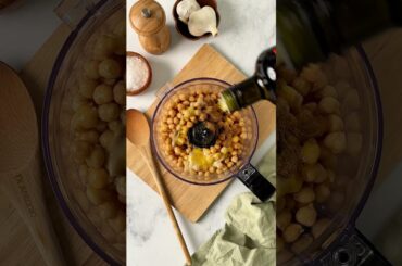Homemade Roasted Red Pepper & Garlic Hummus Recipe