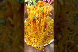 Spicy Chilli Garlic Tomato Maggi Recipe🤤🔥#Shorts #maggi #recipe #tomato #trending #viral#maggirecipe