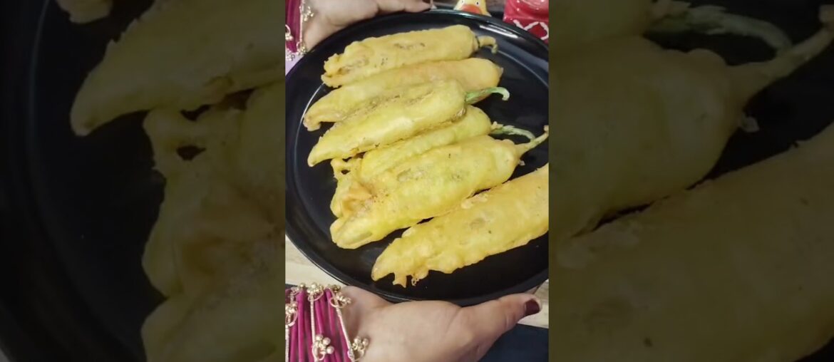 Stuffed Green chilli Bhajiya🌶😋 | Mirchi Pakoda Recipe #mirchipakoda #ytshorts #shorts #recipe #yt