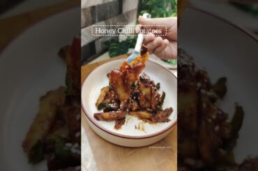 "Crispy Honey Chilli Potatoes 🍯🔥 Better Than Restaurant! #recipe #snacks #honeychillipotato #shorts