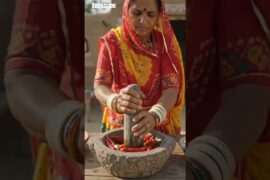 #chilli #chutney #viralvideo #trending #trendingshorts #viral #viralshorts #roti #rajasthan#ytshorts