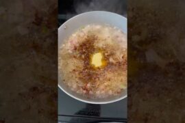 Let’s make a garlic chili oil #chilioil