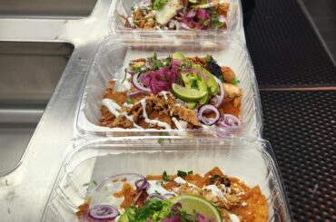 Chiliquiles Rojo con pollo.