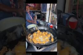 Mumbai Ka Batata Vada & Spicy Fried Green Chili🔥#shorts