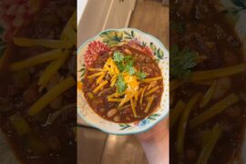 Slow cooker beef chili ￼recipe #shorts