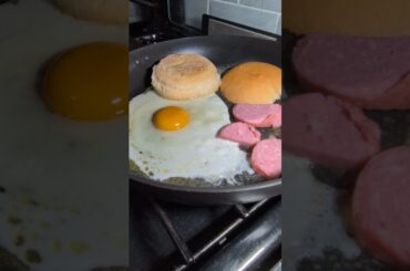 Breakfast Salami Chili Egg #cooking #food #breakfast