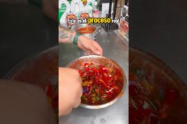 Así se preparan las gomitas ahogadas #chiligomis #gomitasahogadas #candy #chamoy #botana