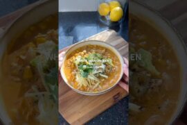 White Bean Chicken Chilli #easyrecipe #dinnerideas #chillichicken #chilli #highprotein #chicken