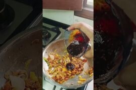 Garlic Chilli Maggi Recipe 😍🍜 | Easy & Spicy Maggi in Just 10 Minutes | #Shorts