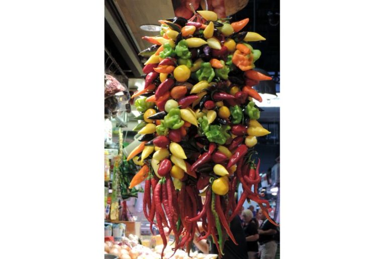 People who eat chili pepper may live longer?