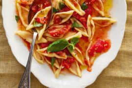 A simple no-cook tomato sauce for peak summer heat, from Meryl Feinstein | National News