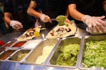 Chipotle stock falls on link to salmonella outbreak in Minnesota