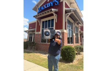 Viral video lands cook at Mississippi Zaxby’s new role as franchisee’s first Chief Vibe Officer