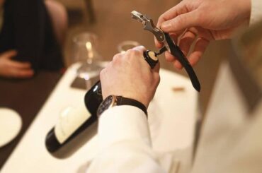 Yellow means creepy: The color-coded anti-harassment system used by restaurant workers | News