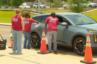 Mississippi Power Foundation gives food to families in need at pop-up grocery market