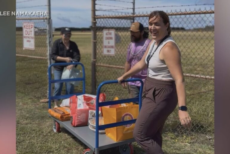Nonprofit delivers pet food to Molokai