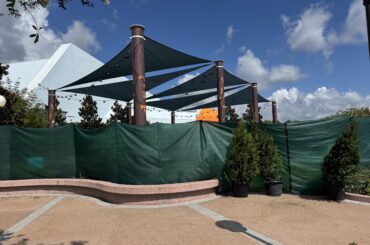 Fall-themed pictures added to white pillars in EPCOT playground