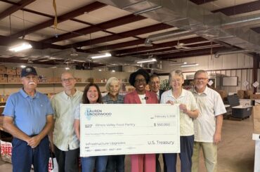 Underwood delivers Illinois Valley Food Pantry federal support – Shaw Local