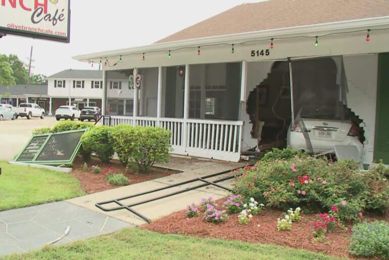 Algiers restaurant to reopen weeks after car smashed into dining room