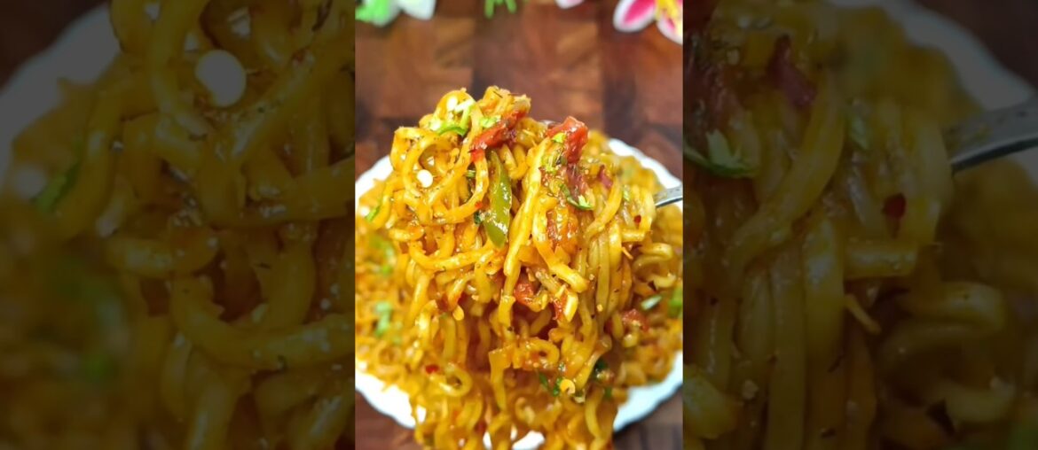 Spicy Chilli Garlic Tomato Maggi Recipe#shorts #maggi #recipe #tomato #trending #viral #maggirecipe