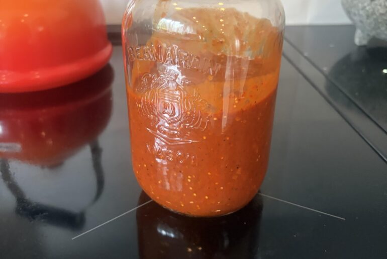 Salsa roja de tomatillo