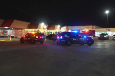 1 person shot after intoxicated gunman opens fire at southwest Houston restaurant, police say