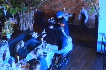 Waiter Tackles Gunman in Ohio Restaurant