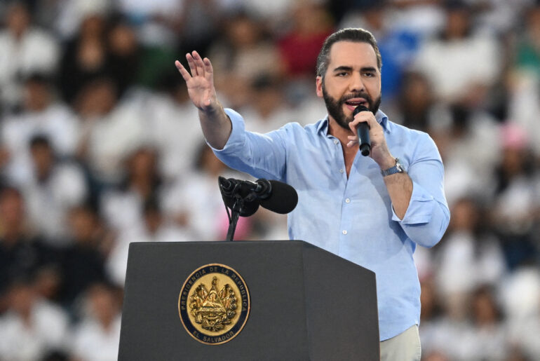 EL SALVADOR-POLITICS-EDUCATION