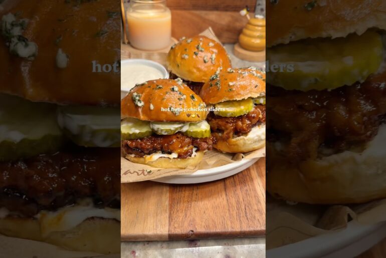 hot honey chicken sliders 🤎🍯  #hothoney #hothoneychicken #friedchicken #recipe #food