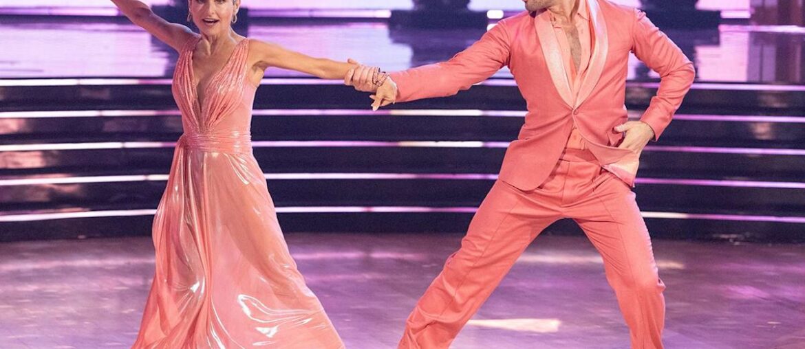 Giada De Laurentiis reveals she performed on “Dancing With the Stars” premiere with a broken toe