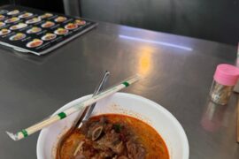 Delicious tom yum short rib at Pratunam Market Bangkok