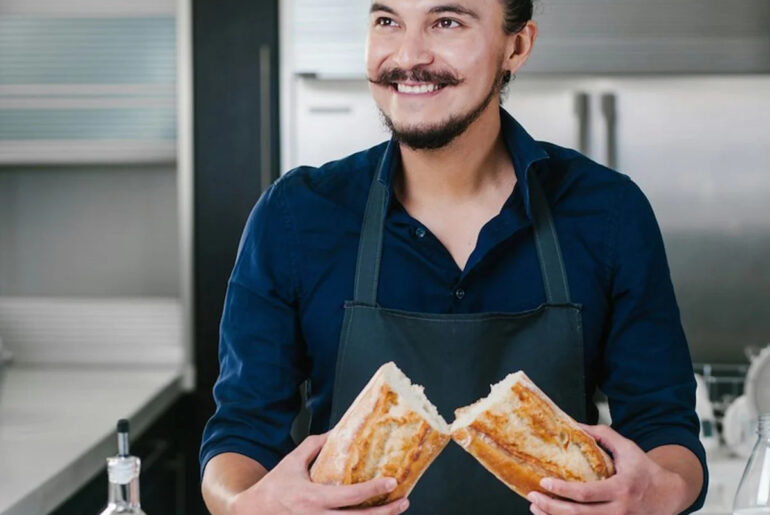 Customer waits 20 minutes, discovers sandwich shop gave them bread scraps with a bite taken out of it