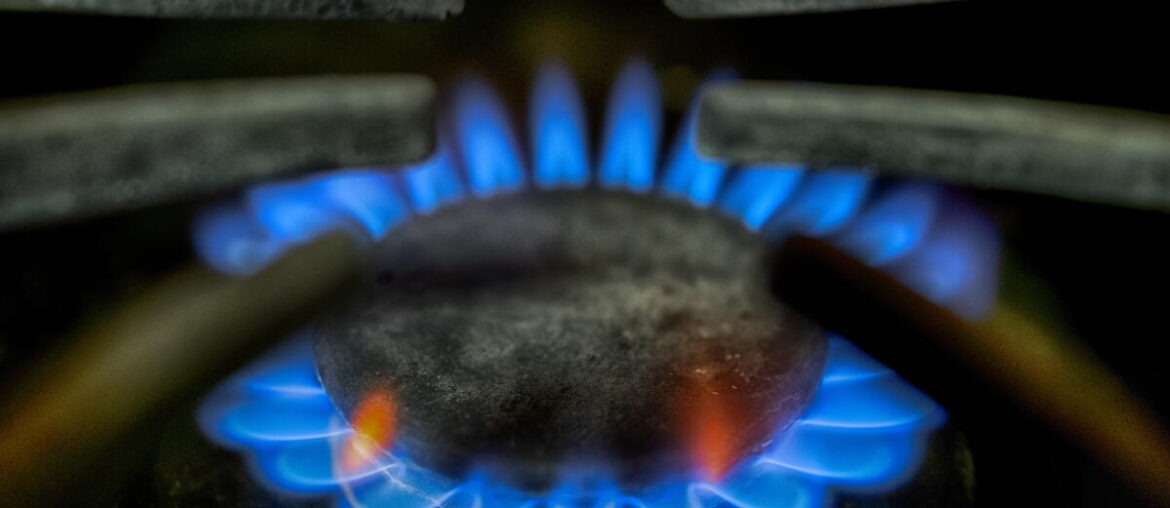 Restaurant workers face hidden dangers from gas stoves, including pollution and extreme heat